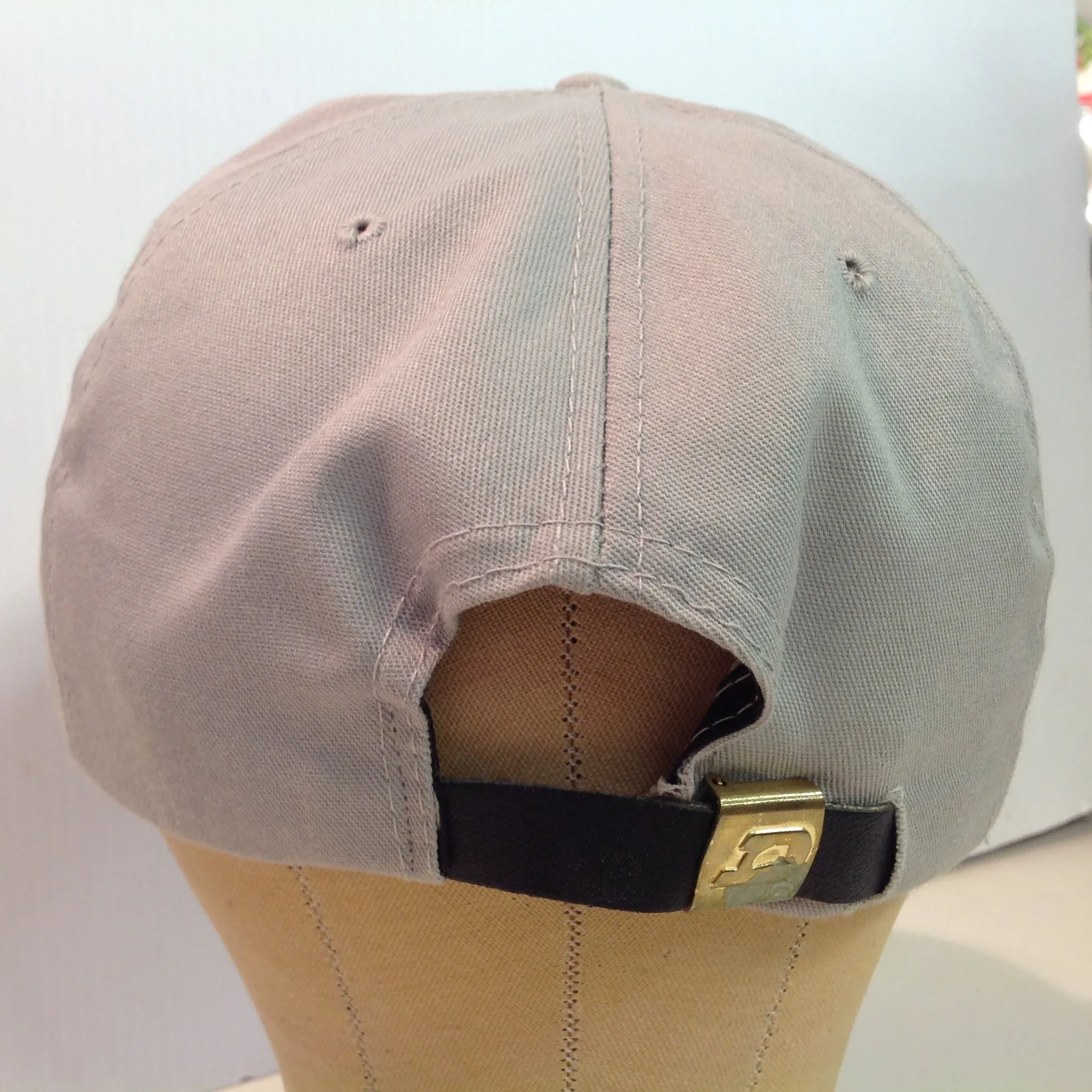 Vintage Derby Cap Raccoon Run Golf Club Myrtle Beach South Carolina Tournament Souvenir Tan Gray Baseball Cap