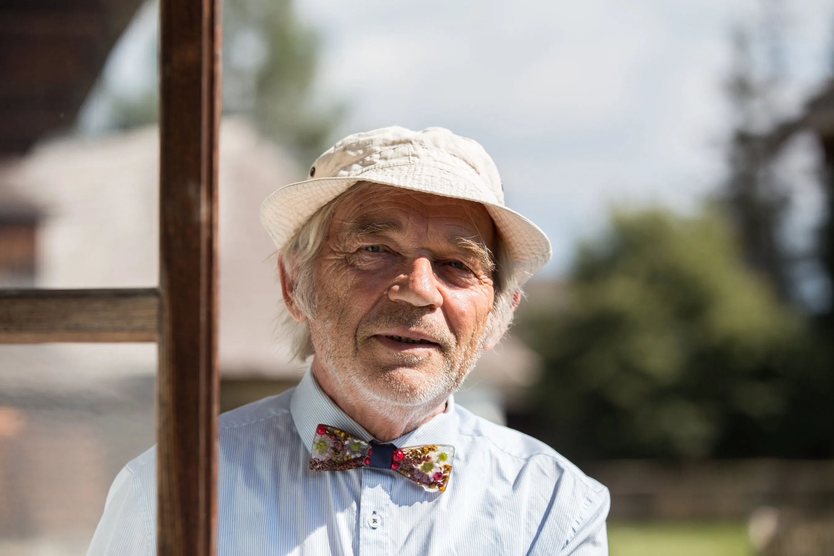Wedding wooden bow tie